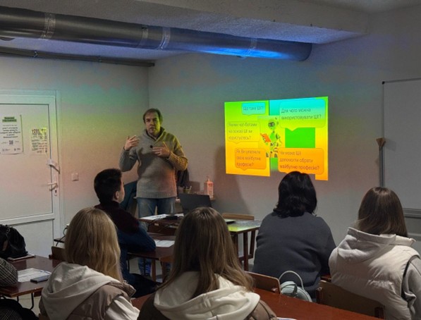 Майстер-клас «ШІ: твій розумний помічник у навчанні» провів Юрій Савін, старший викладач кафедри